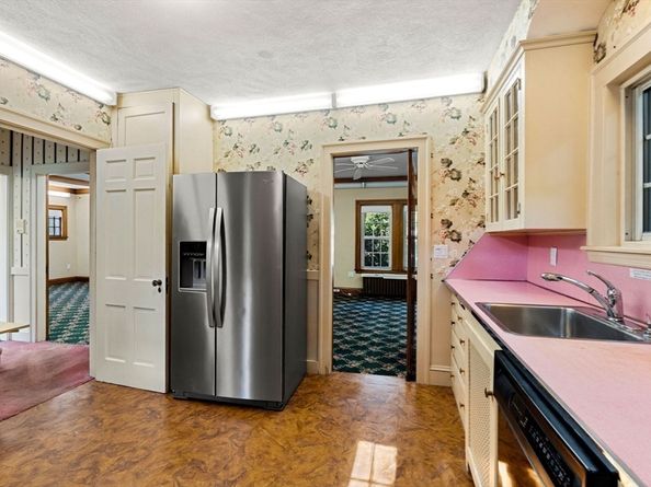 68 Vernon St, Newton MA 02458