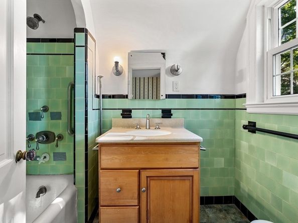 68 Vernon St, Newton MA 02458