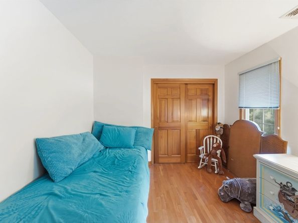 99 Country Club Dr, Northbridge MA 01588