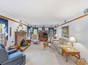 99 Country Club Dr, Northbridge MA 01588