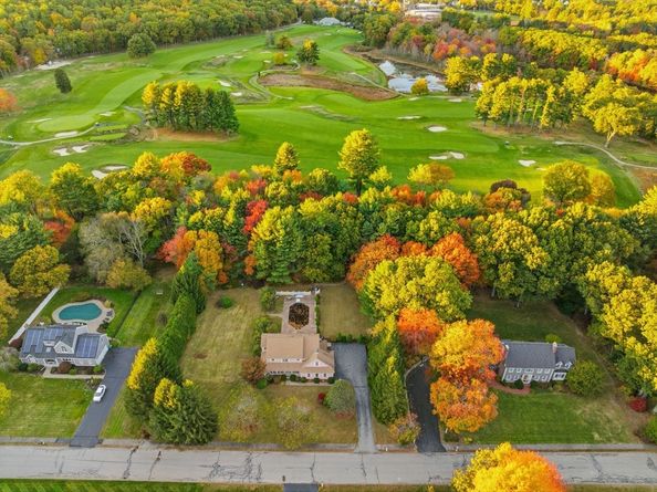 99 Country Club Dr, Northbridge MA 01588