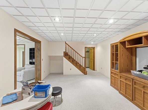 99 Country Club Dr, Northbridge MA 01588