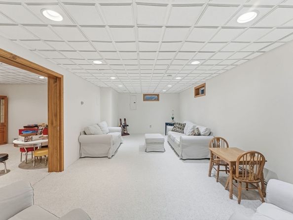 99 Country Club Dr, Northbridge MA 01588