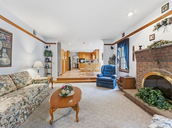 99 Country Club Dr, Northbridge MA 01588