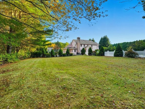 99 Country Club Dr, Northbridge MA 01588