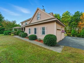 99 Country Club Dr, Northbridge MA 01588