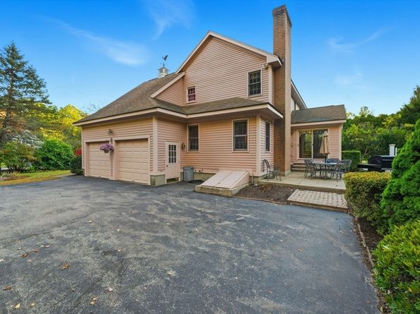 99 Country Club Dr, Northbridge MA 01588