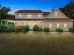 99 Country Club Dr, Northbridge MA 01588