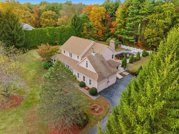 99 Country Club Dr, Northbridge MA 01588