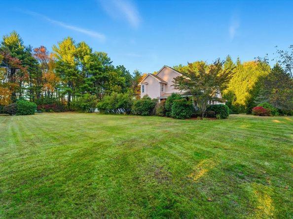 99 Country Club Dr, Northbridge MA 01588