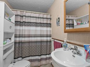 28 Lennon St, Gardner MA 01440