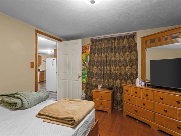 28 Lennon St, Gardner MA 01440