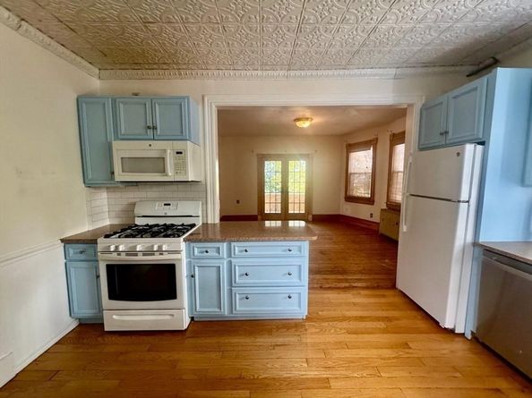 2 Laurel St, Chelsea MA 02150