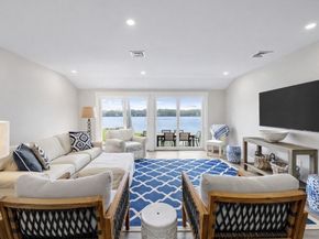 24 Cove St, Wareham MA 02558