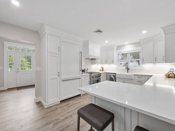 24 Cove St, Wareham MA 02558