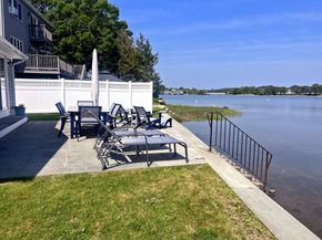 24 Cove St, Wareham MA 02558