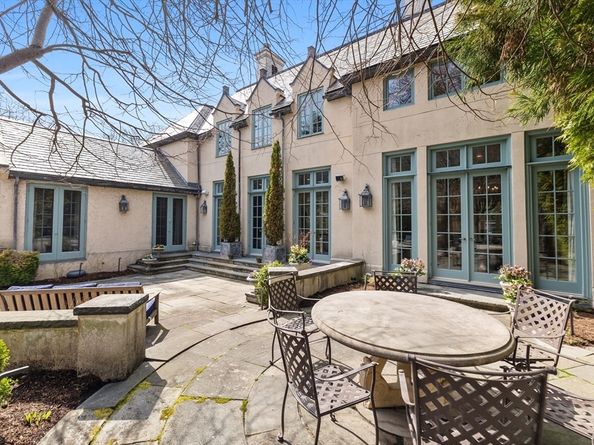 120 Cabot St, Brookline MA 02467