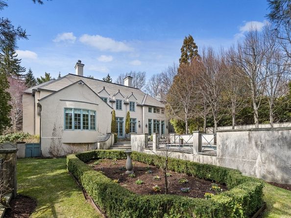 120 Cabot St, Brookline MA 02467