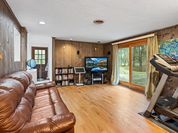 47 Churchill St, Sudbury MA 01776
