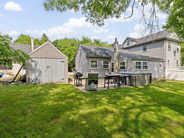 553 Center St, Hanover MA 02339