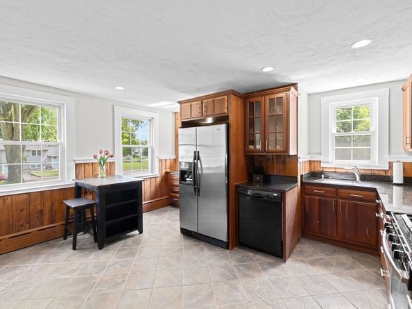 553 Center St, Hanover MA 02339