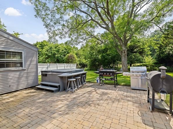 553 Center St, Hanover MA 02339