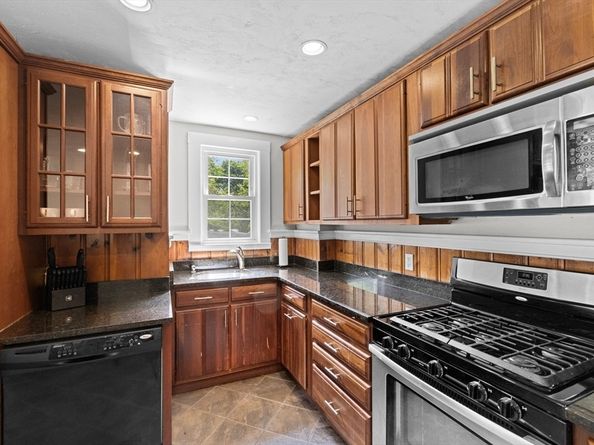 553 Center St, Hanover MA 02339