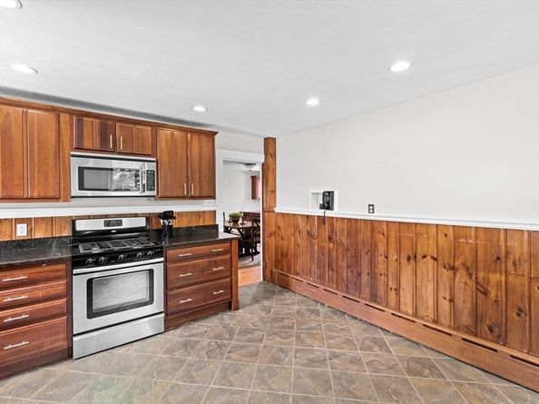 553 Center St, Hanover MA 02339