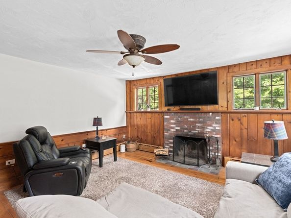 553 Center St, Hanover MA 02339