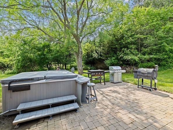 553 Center St, Hanover MA 02339
