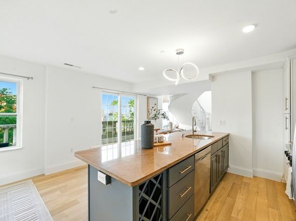 2440 Massachusetts Ave 41, Cambridge MA 02140