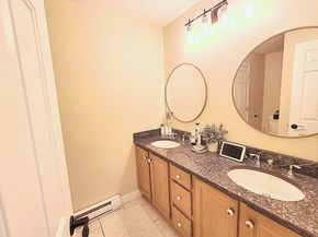 4 Wagon Trl, Lakeville MA 02347