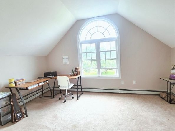 4 Wagon Trl, Lakeville MA 02347