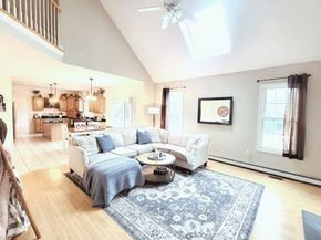 4 Wagon Trl, Lakeville MA 02347