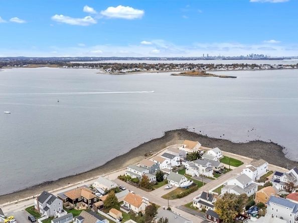 87 Fort Point Rd, Weymouth MA 02191