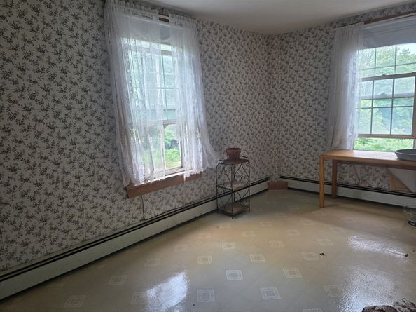 9 Piehl Dr, Charlton MA 01507