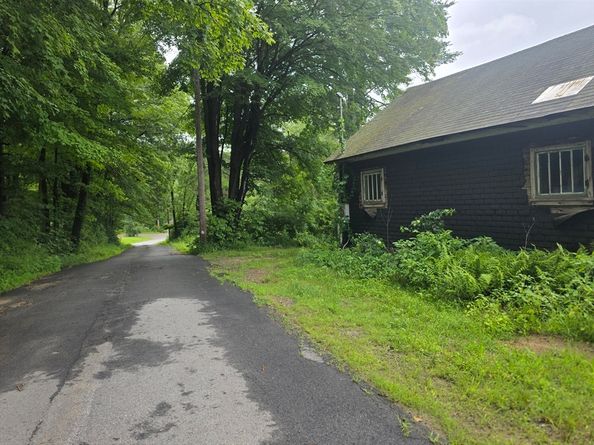 9 Piehl Dr, Charlton MA 01507