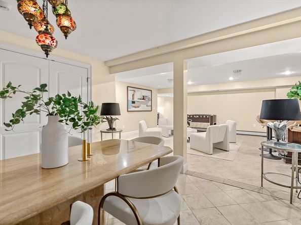 22 Scotney, Newton MA 02467