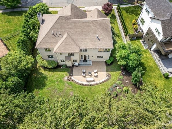 22 Scotney, Newton MA 02467