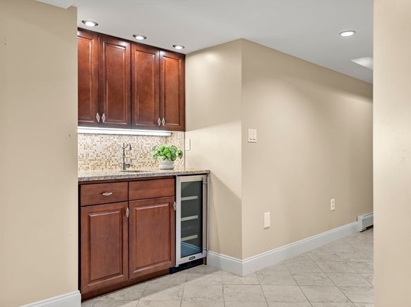 22 Scotney, Newton MA 02467