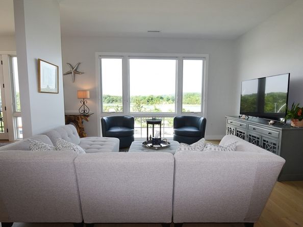10 Shipyard Drive 313, Hingham MA 02043
