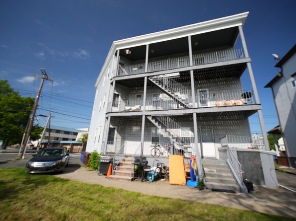 76 School St, Revere MA 02151