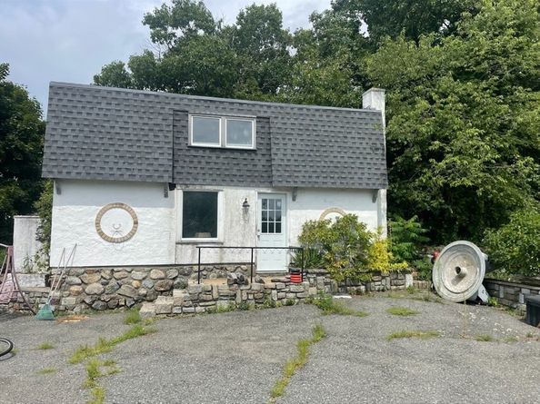 44 Valley Rd, Lynn MA 01902