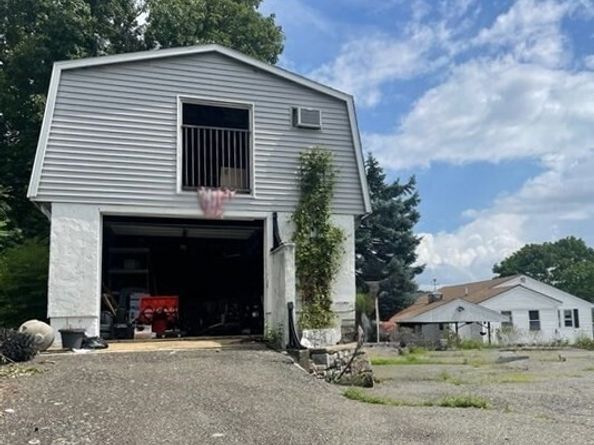 44 Valley Rd, Lynn MA 01902