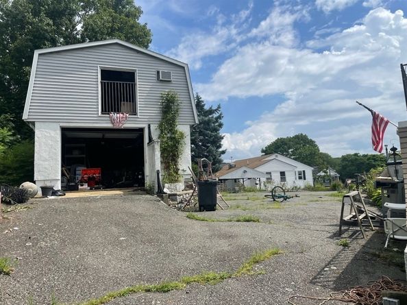 44 Valley Rd, Lynn MA 01902