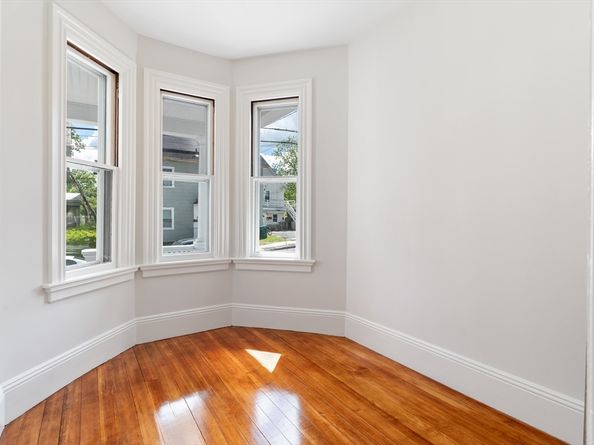 59 Arlington St, Fitchburg MA 01420