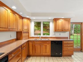 369 Border Rd, Concord MA 01742