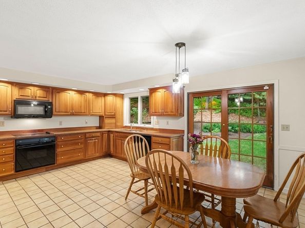 369 Border Rd, Concord MA 01742