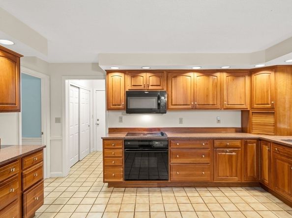 369 Border Rd, Concord MA 01742