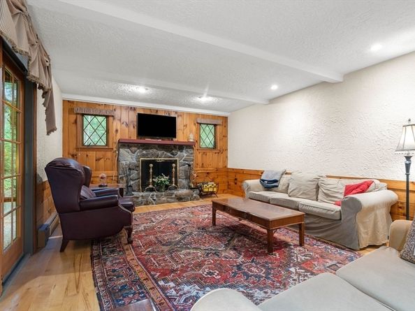 369 Border Rd, Concord MA 01742